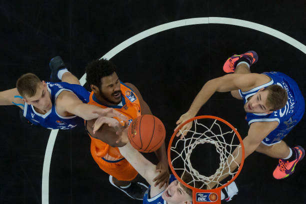 虽然球队坐 虽然球队坐