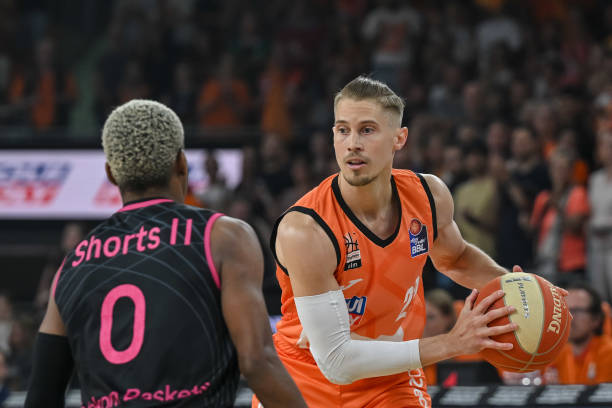 队倾向于在 队倾向于在