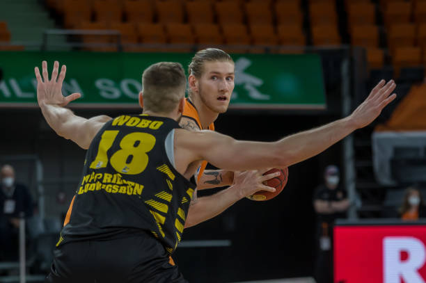 力求在场上 力求在场上