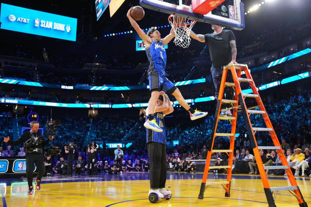 马对中场新 马对中场新